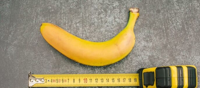 Measure the penis on the example of a banana